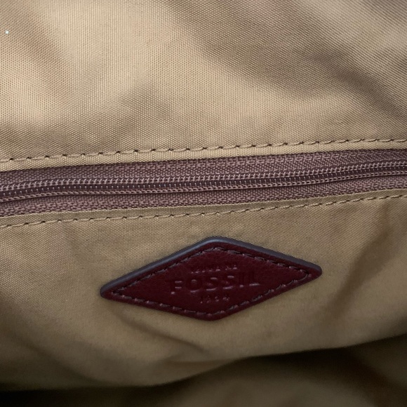 NWT, never used Fossil purse. - Picture 5 of 6